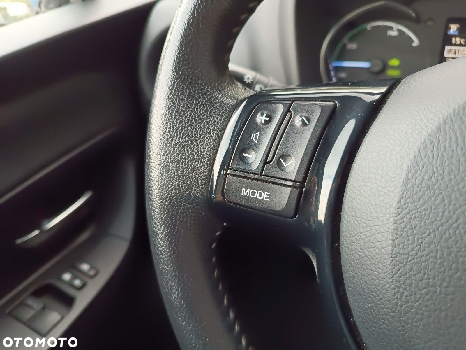 Toyota Yaris Hybrid 100 Active - 12