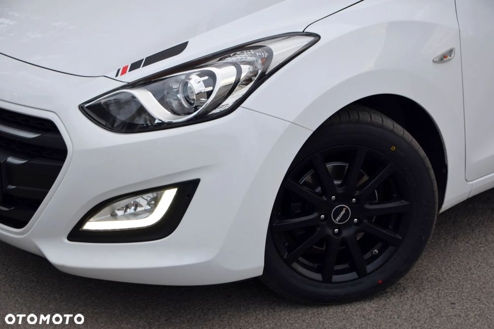Hyundai i30 blue 1.4 Trend - 18