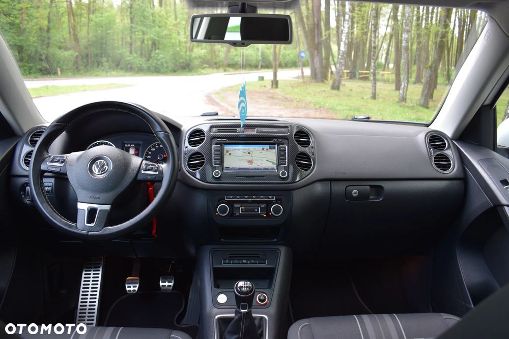 Volkswagen Tiguan 2.0 TDI DPF BlueMotion Technology Lounge Sport & Style - 22