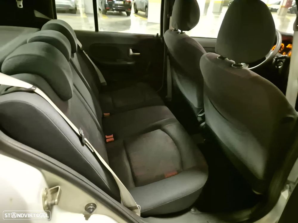 Renault Clio 1.2 16V Confort Dynamique - 26