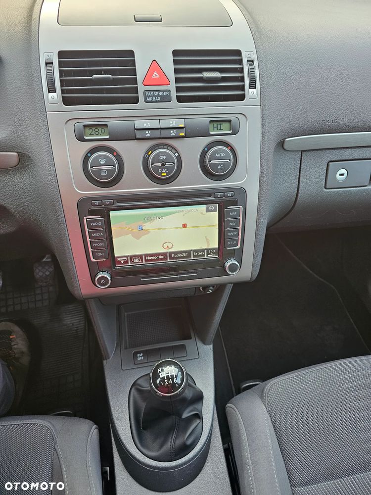 Volkswagen Touran 2.0 TDI DPF Highline - 12