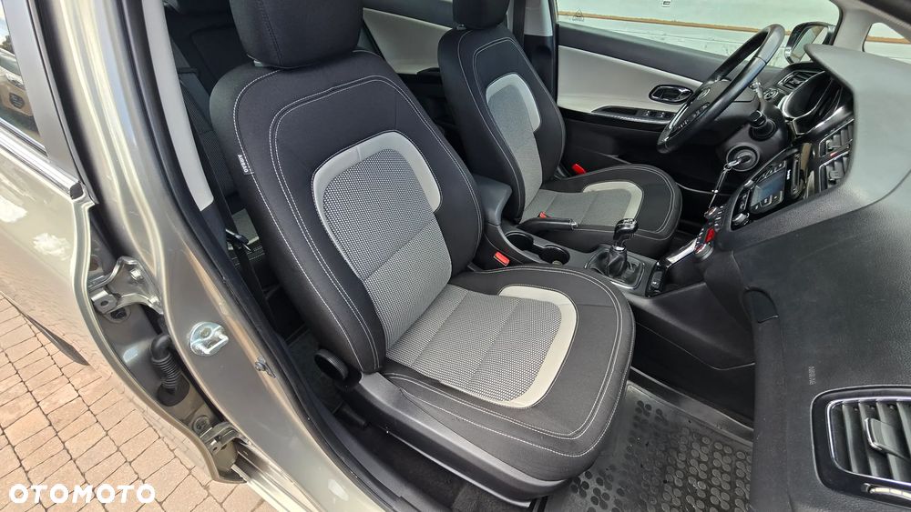 Kia Ceed - 32