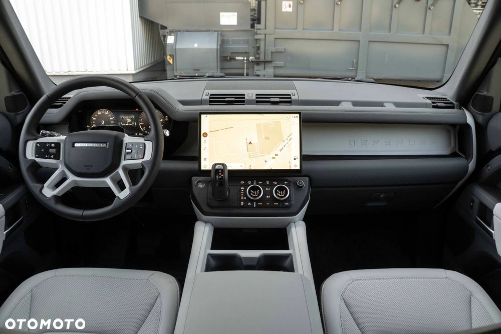Land Rover Defender 3.0 D250 mHEV S - 3