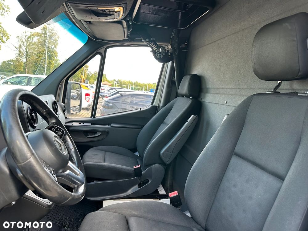 Mercedes-Benz Sprinter - 12