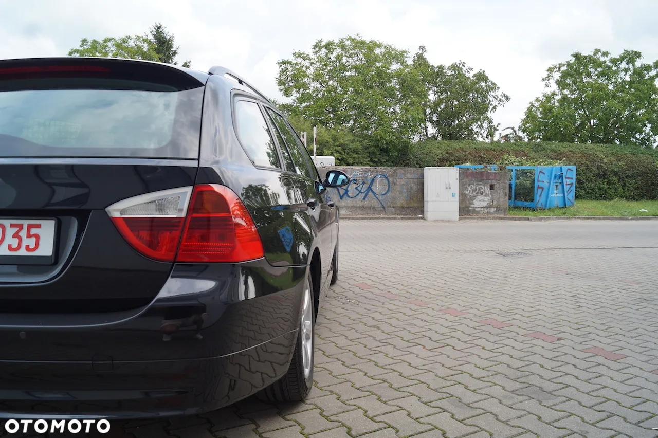 BMW Seria 3 318i Touring Edition Exclusive - 18