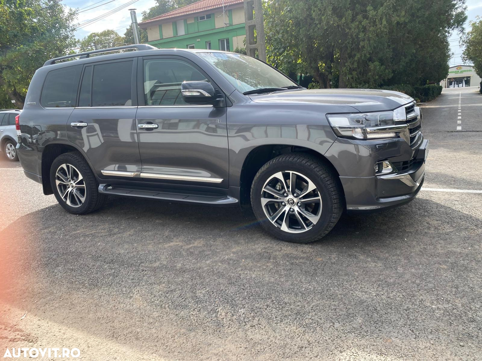 Toyota Land Cruiser - 2