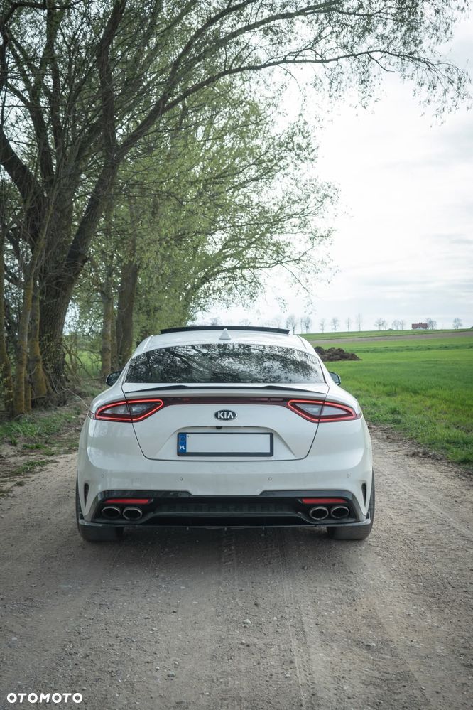 Kia Stinger - 8