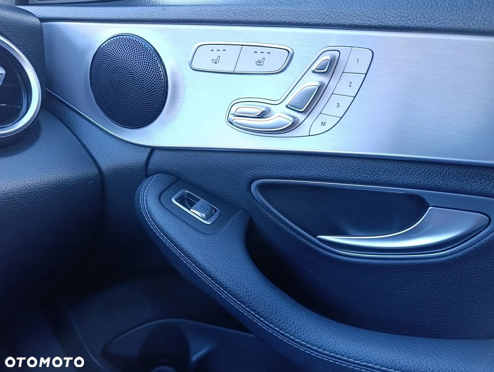 Mercedes-Benz Klasa C 300 d 9G-TRONIC - 30