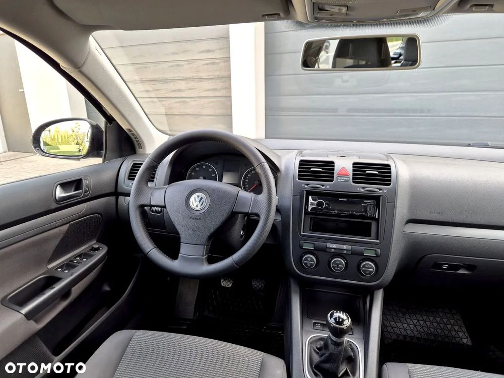 Volkswagen Golf - 22