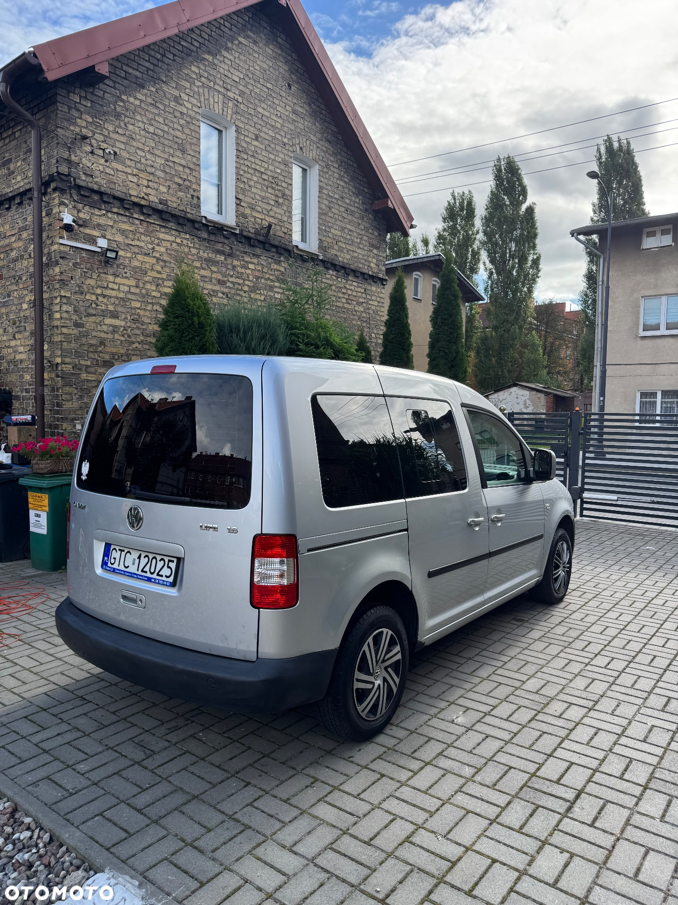 Volkswagen Caddy ver-1-6-life-7--si- - 4