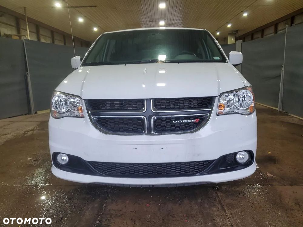 Dodge Grand Caravan - 5