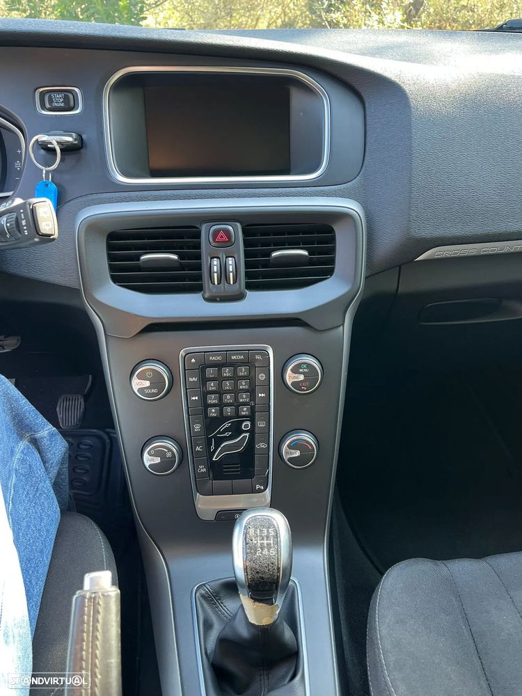Volvo V40 Cross Country - 11