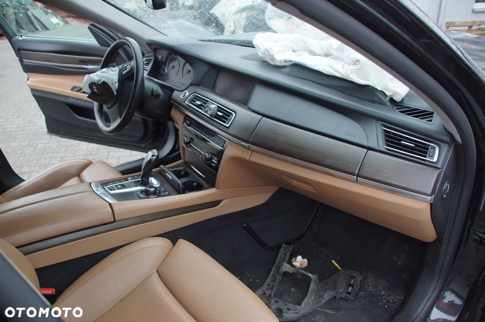 Pojazd na części BMW F01 750i Long xDrive, rocznik 2011 BLACK SAPPHIRE METALLIC (475) XCL.LEDER NAPPA ERW./D5 SATB HELL (NAD5) silnik N63B44O0 skrzynia GA6HP-26Z drzwi klapa szyba fotele long amortyzator - 16