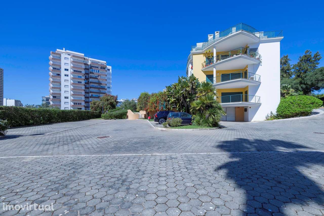 Vende-se Penthouse T3 na Praia da Rocha – localização privilegiada - Grande imagem: 4/27