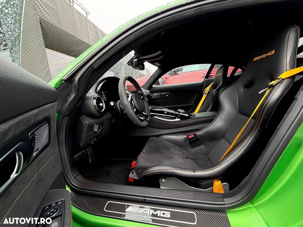 Mercedes-Benz AMG GT R - 22