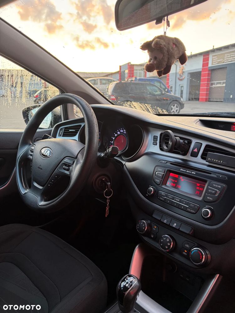 Kia Ceed - 32