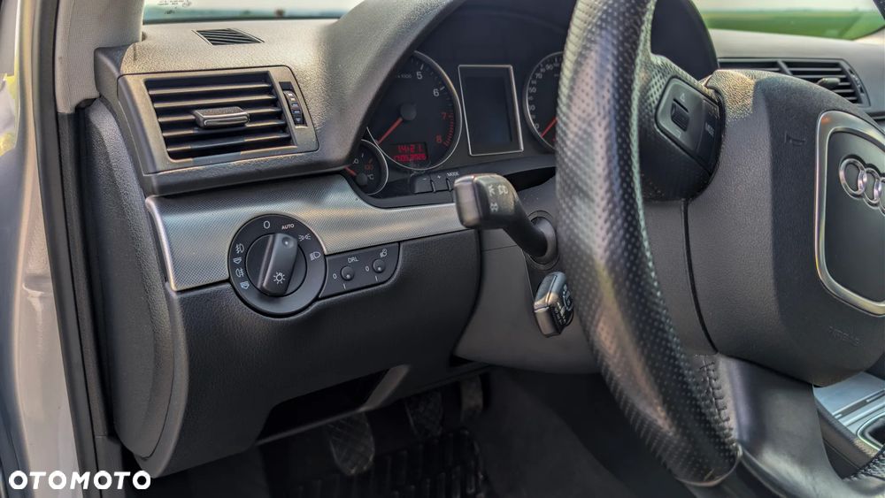 Audi A4 Avant 2.0 T FSI quattro - 8