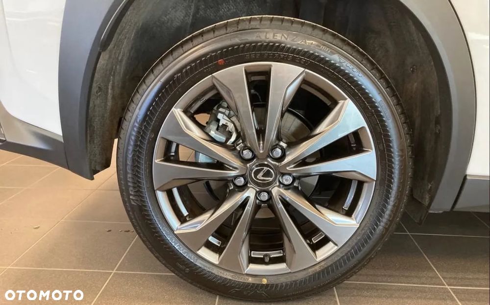 Lexus UX 300h (E-FOUR) Luxury Line - 13