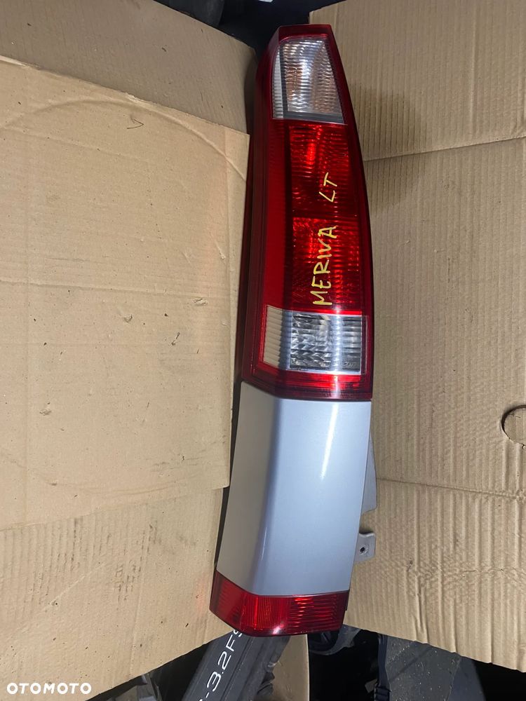 LAMPA TYLNA LEWA OPEL MERIVA A 93294345 - 1