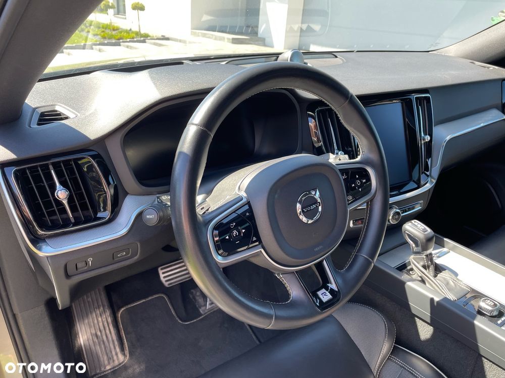 Volvo S60 T5 R-Design - 11
