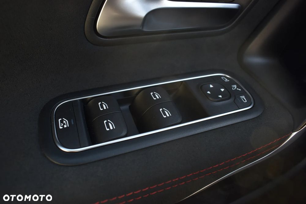 Mercedes-Benz CLA 200 7G-DCT - 23