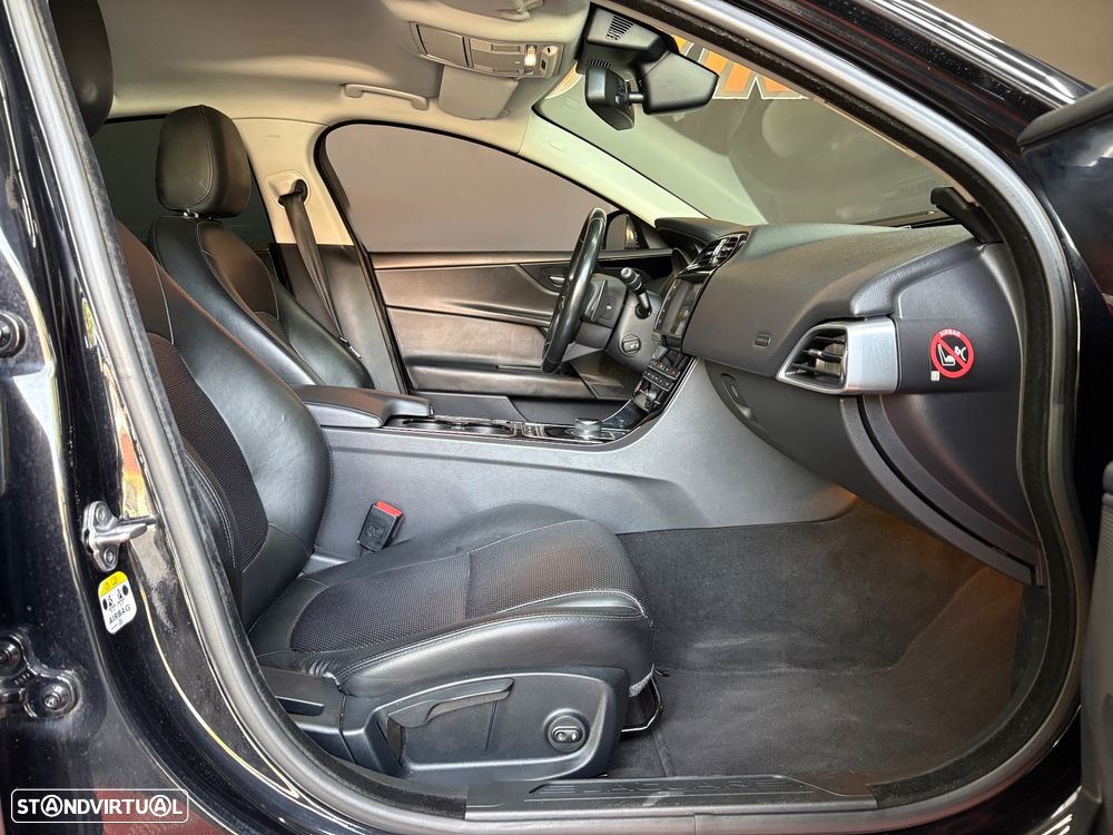 Jaguar XE E-Performance Aut. Prestige - 34