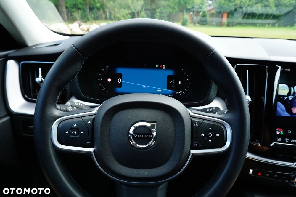 Volvo XC 60 B5 B AWD Momentum Pro - 39