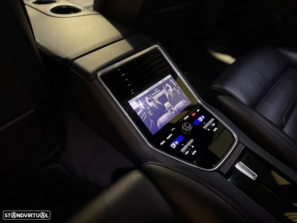 Porsche Panamera Sport Turismo 4 E-Hybrid Edition 10 Anos - 26