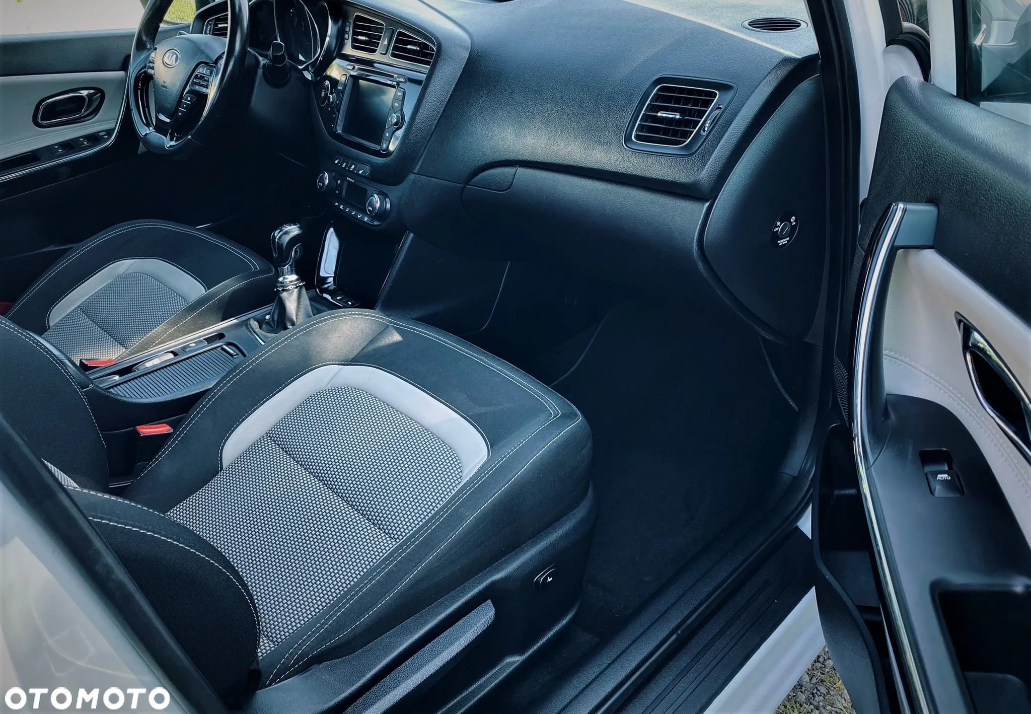 Kia Ceed 1.6 CRDi 128 Platinum Edition - 25