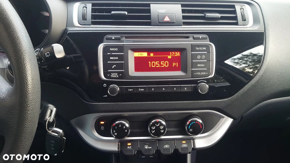 Kia Rio 1.2 Attract - 23