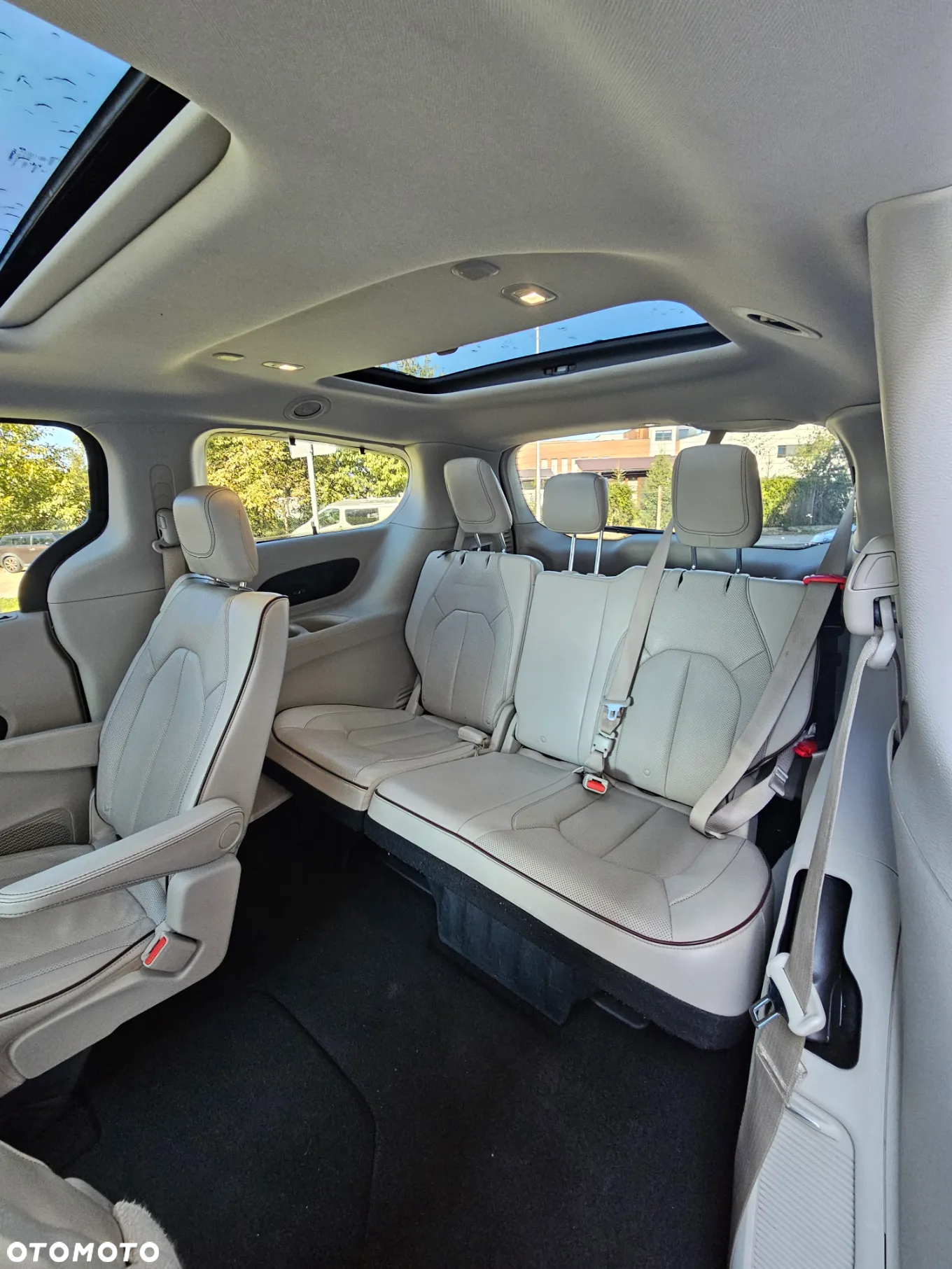 Chrysler Pacifica - 16