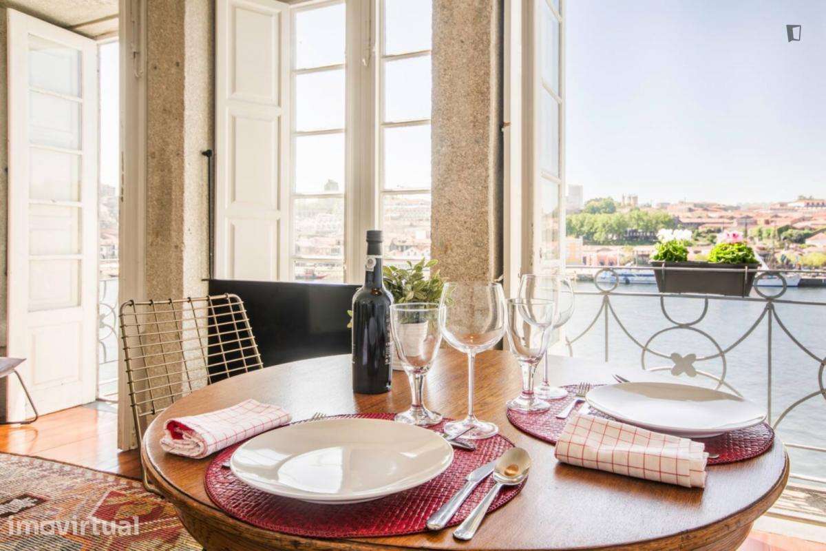 Apartamento com 1 quartos - localizado em São Nicolau Porto - Grande imagem: 2/15