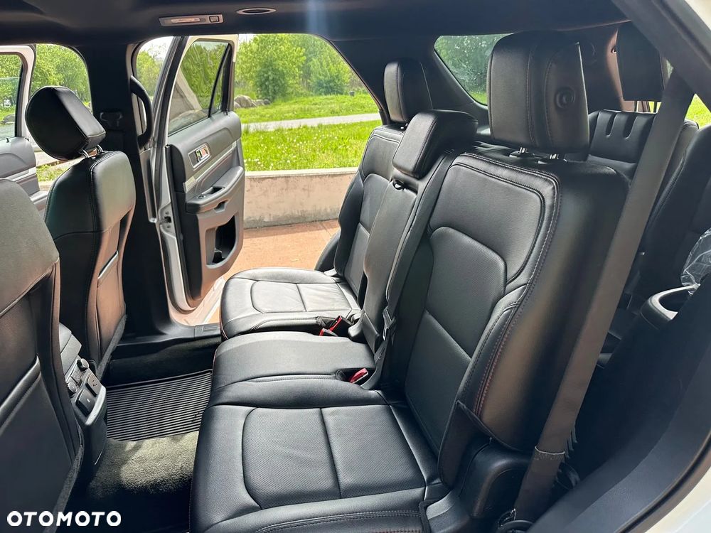 Ford Explorer - 28