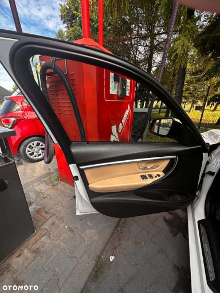 BMW Seria 3 320i Luxury Line sport - 12