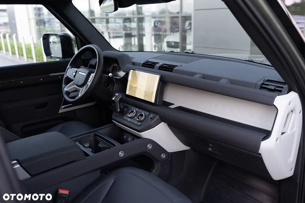 Land Rover Defender - 16