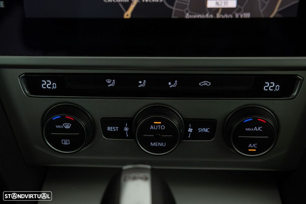 VW Passat Variant 2.0 TDi Confortline DSG - 31