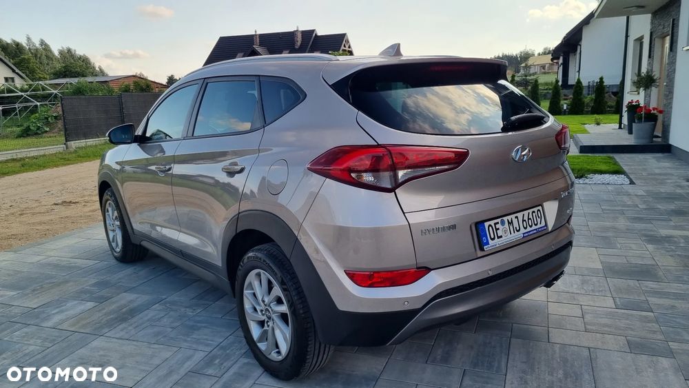 Hyundai Tucson 2.0 CRDi 4WD Automatik Intro Edition - 25