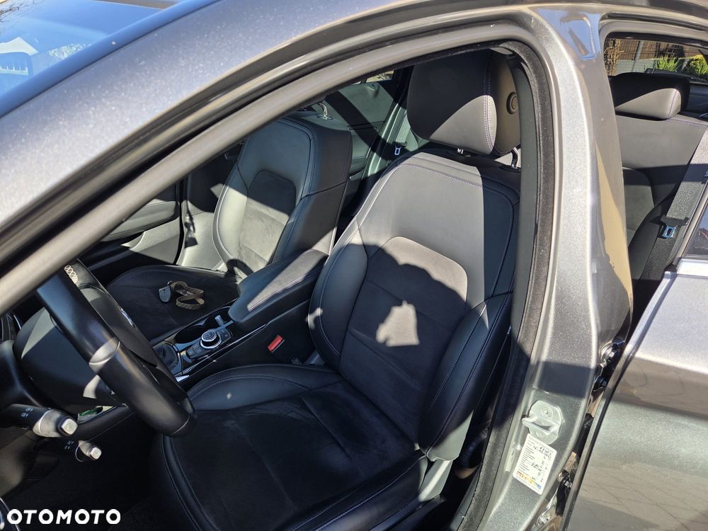 Infiniti Q30 1.6t Premium - 12