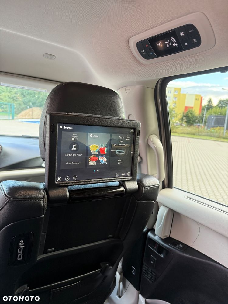 Chrysler Pacifica - 28