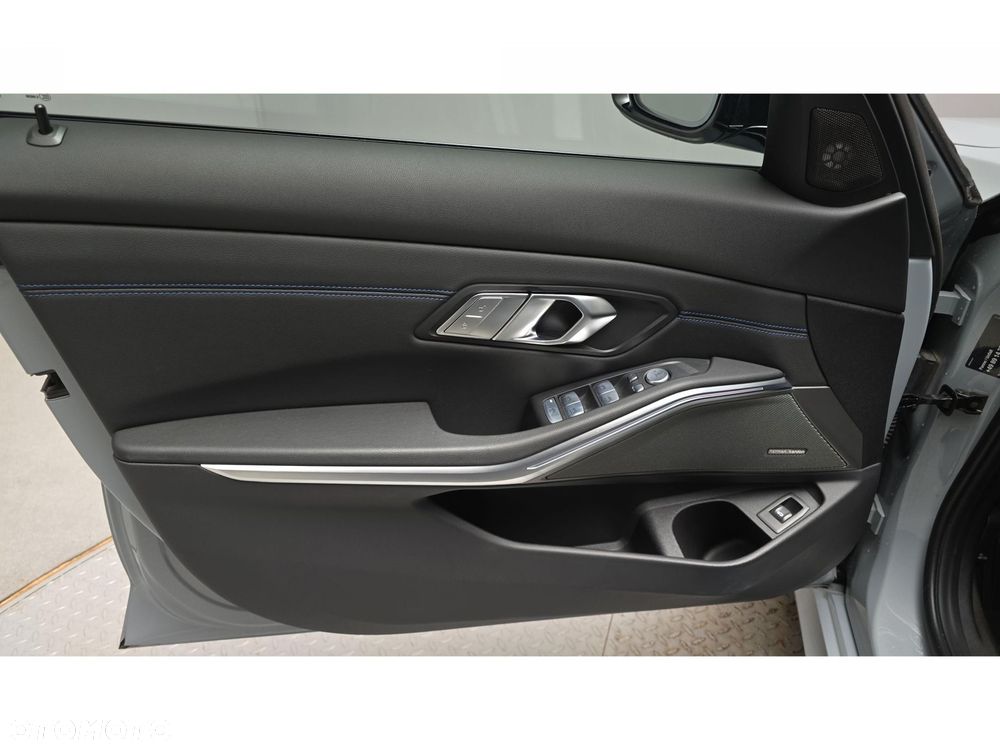 BMW Seria 3 320d xDrive M Sport - 17