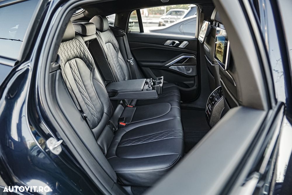 BMW X6 M M50i - 11