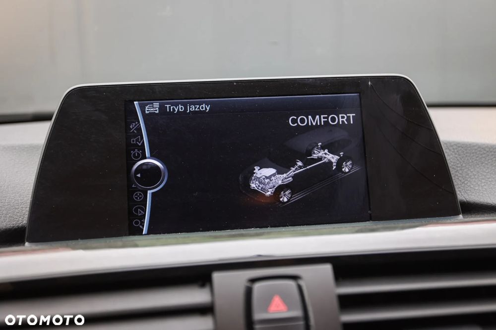 BMW Seria 3 320d Luxury Line - 29