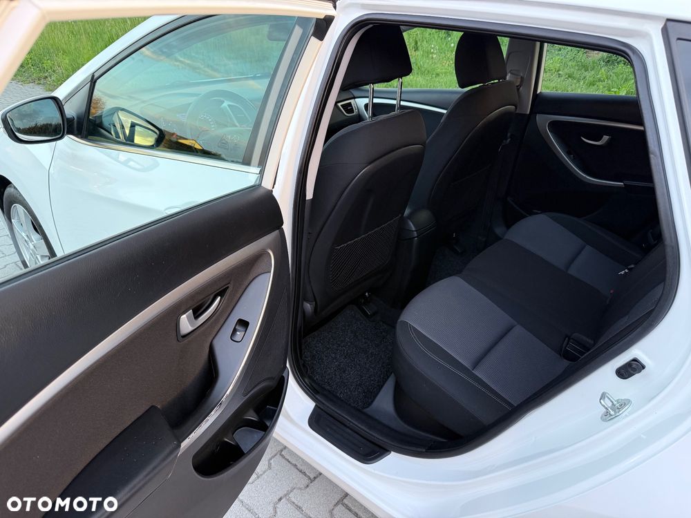 Hyundai i30 1.6 CRDi Premium - 12