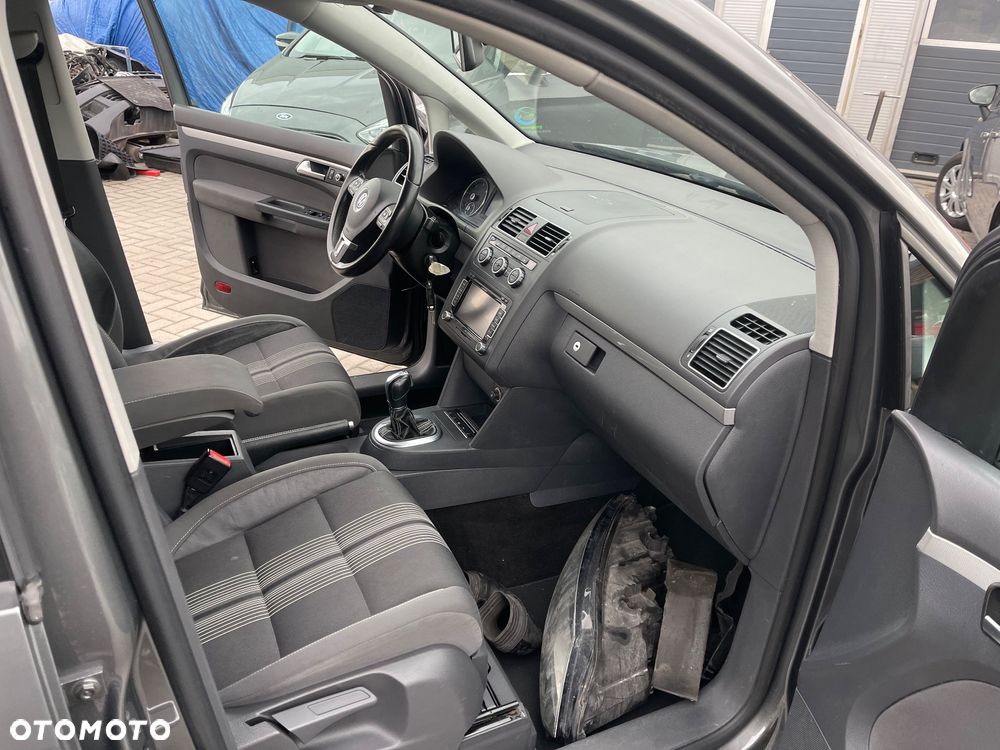 Volkswagen Touran 2.0 TDI DPF DSG MATCH - 17