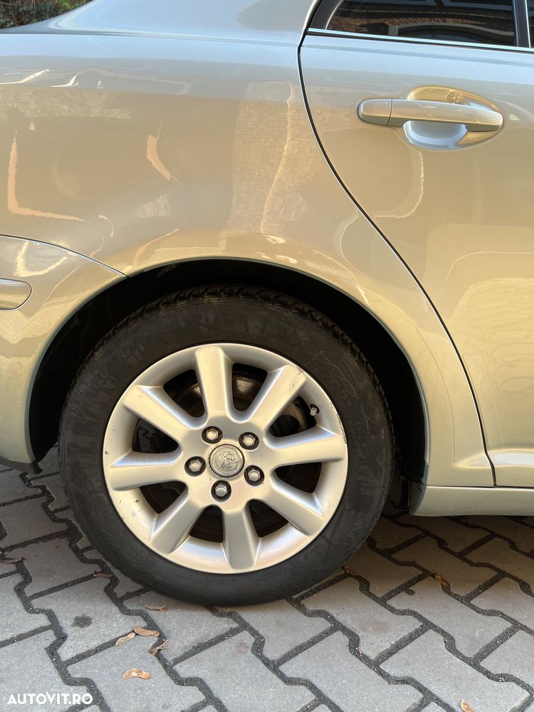 Toyota Avensis - 11