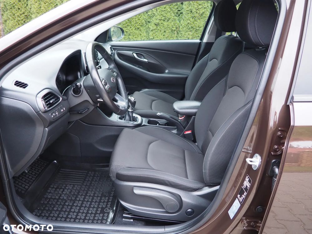 Hyundai i30 1.6 D Comfort - 25