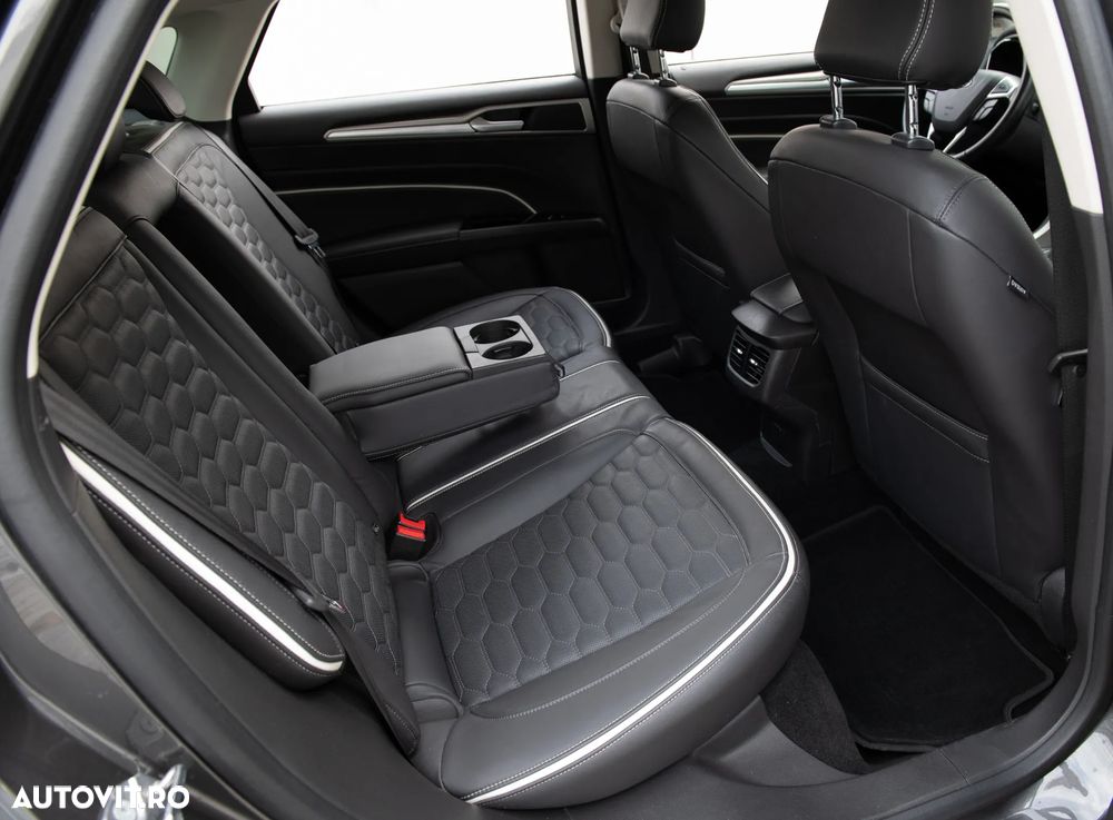 Ford Mondeo 2.0 HEV Vignale - 33