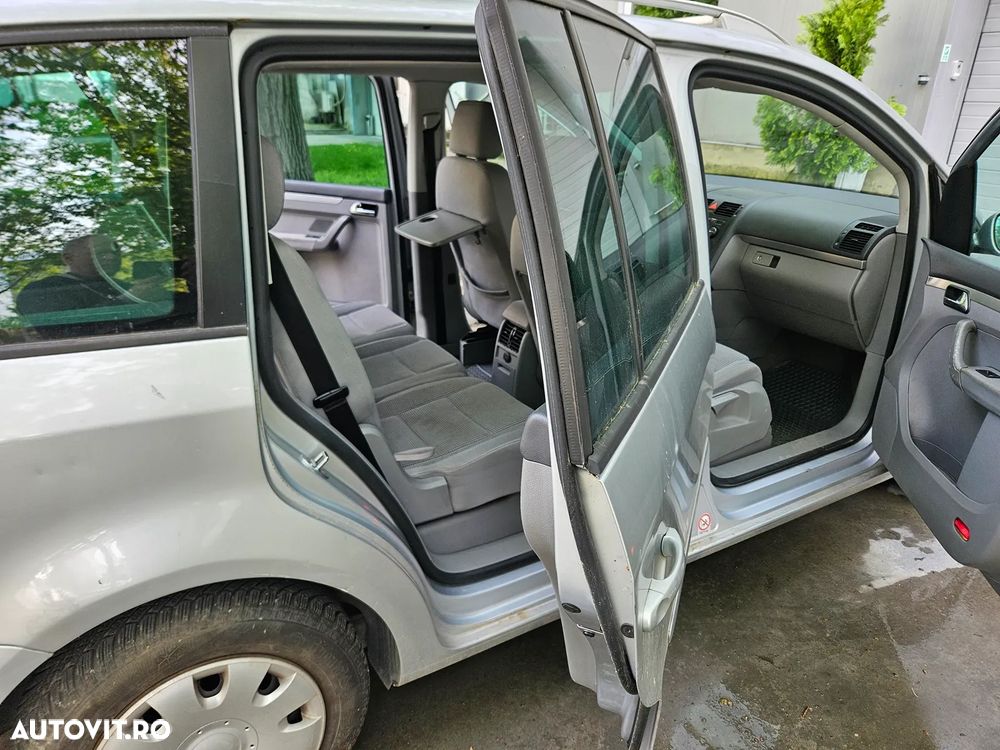 Volkswagen Touran 2.0TDI Highline - 11