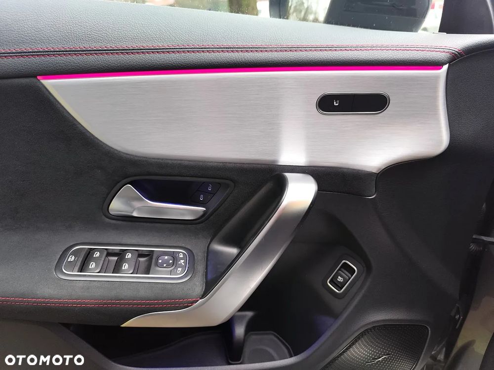 Mercedes-Benz CLA 200 Progressive 7G-DCT - 16