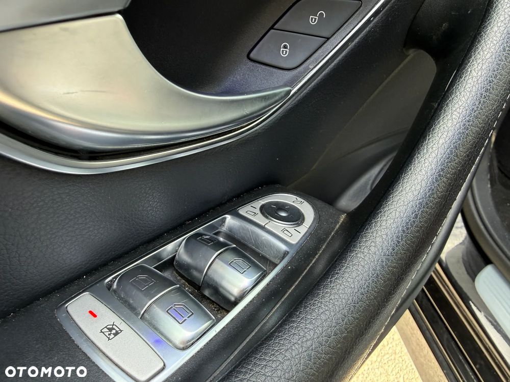 Mercedes-Benz Klasa E 220 d 4-Matic 9G-TRONIC - 18